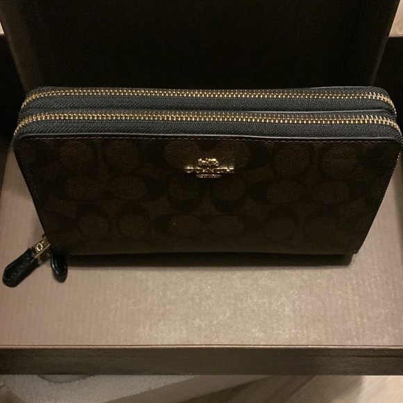 Double Zip Travel Wallet In Signature PVC - Picture 5 of 9